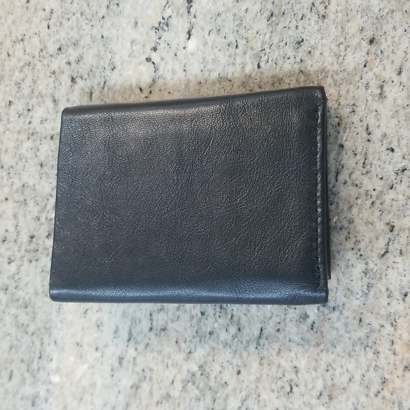 NEW Men's Black APT. 9 Tri-fold Wallet - Picture 7 of 7